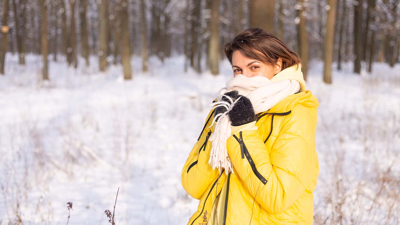 Υπάρχει σχέση μεταξύ του κρύου καιρού και του κοινού κρυολογήματος;